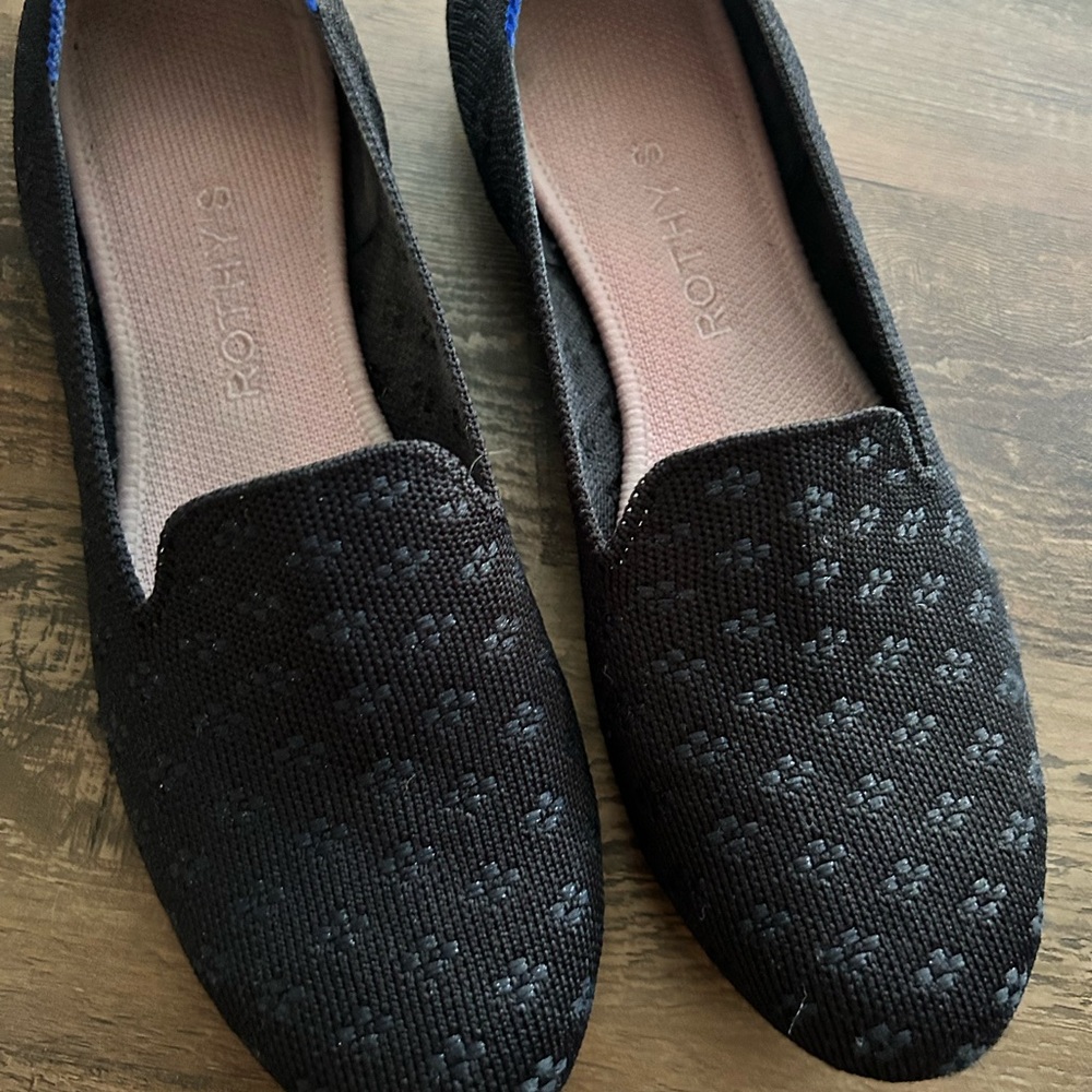 Gorgeous vintage black shimmer Rothy’s loafers - no longer sold - size 8